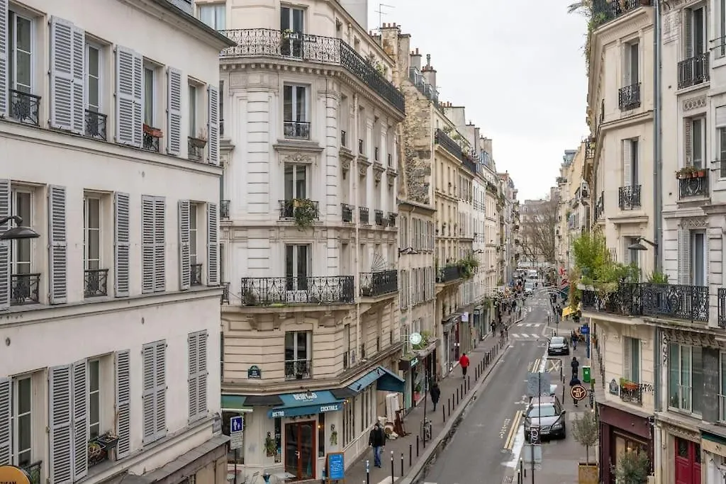 Cosy Apartment With 270 Degrees View On Paris Streets Franciaország