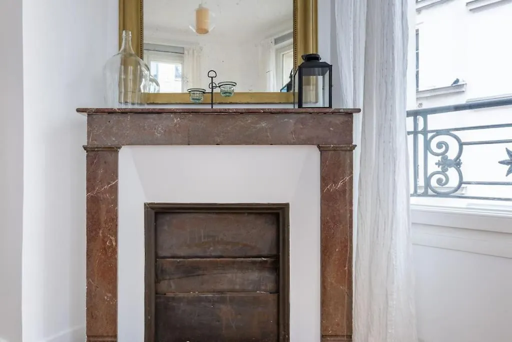 Cosy Apartment With 270 Degrees View On Paris Streets 0*,  Franciaország