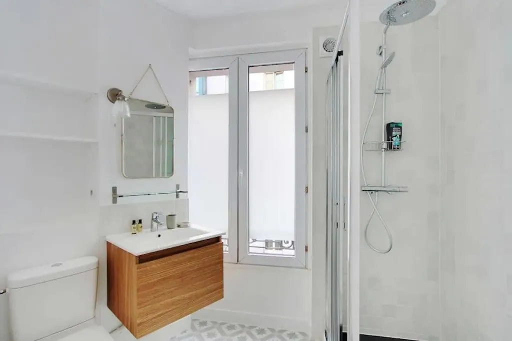 Cosy Apartment With 270 Degrees View On Paris Streets