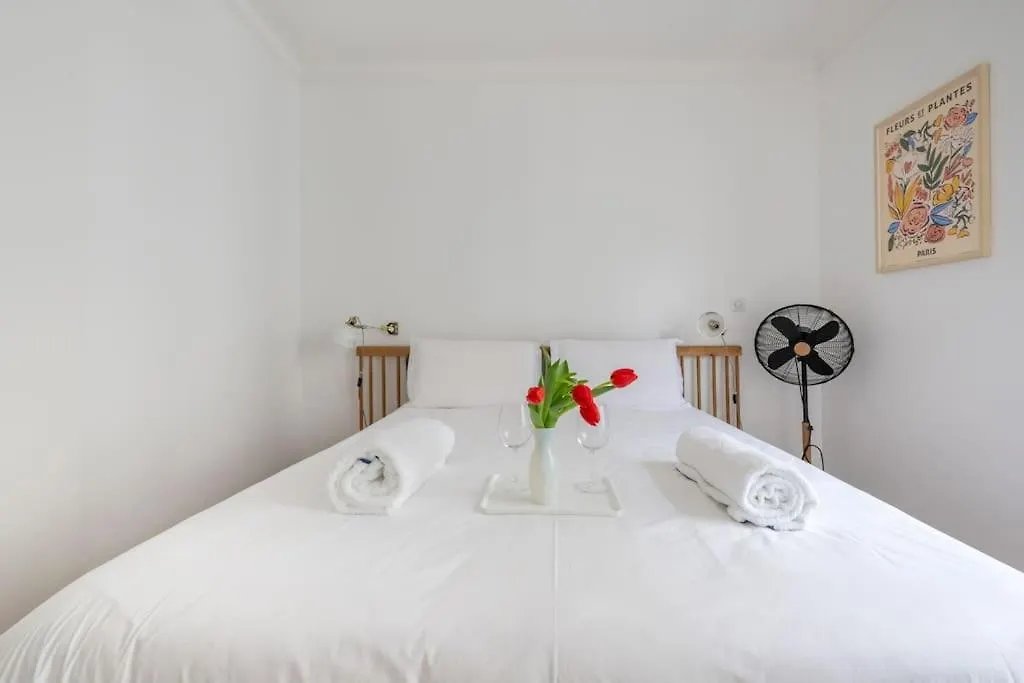 Cosy Apartment With 270 Degrees View On Paris Streets